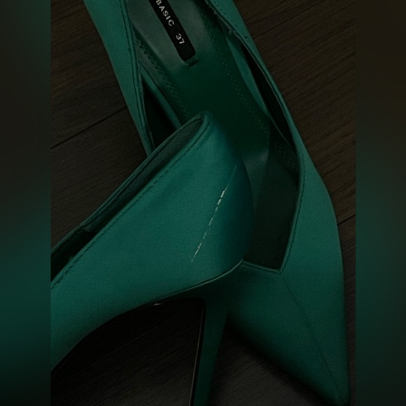 Zara green pointed heels - Picture 3 of 3